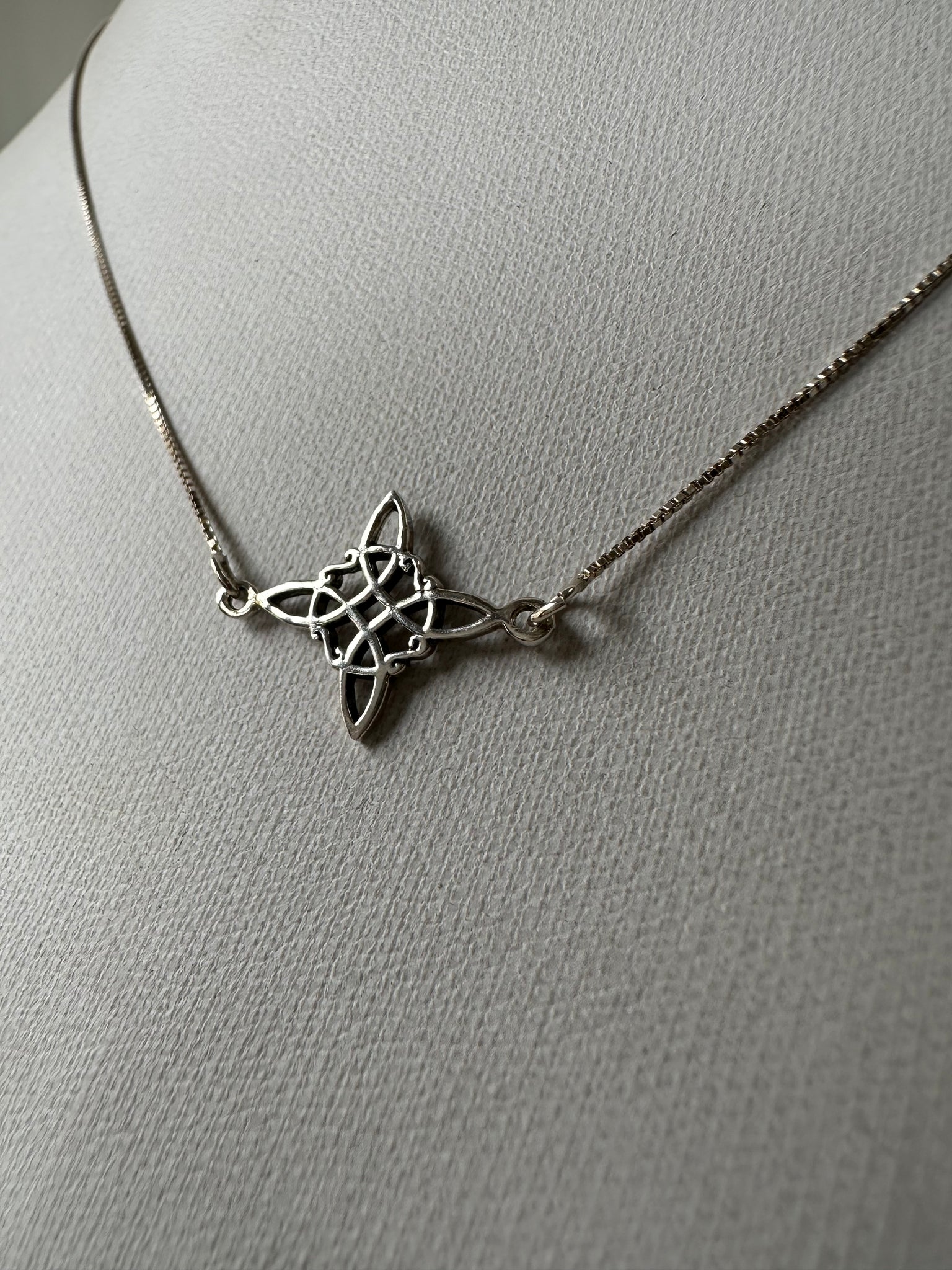 Cadena con Nudo de Bruja